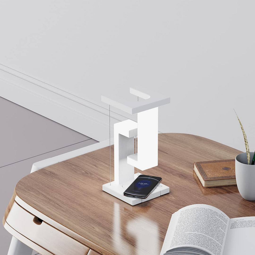 Tischlampe mit kabelloser Ladestation für Smartphone