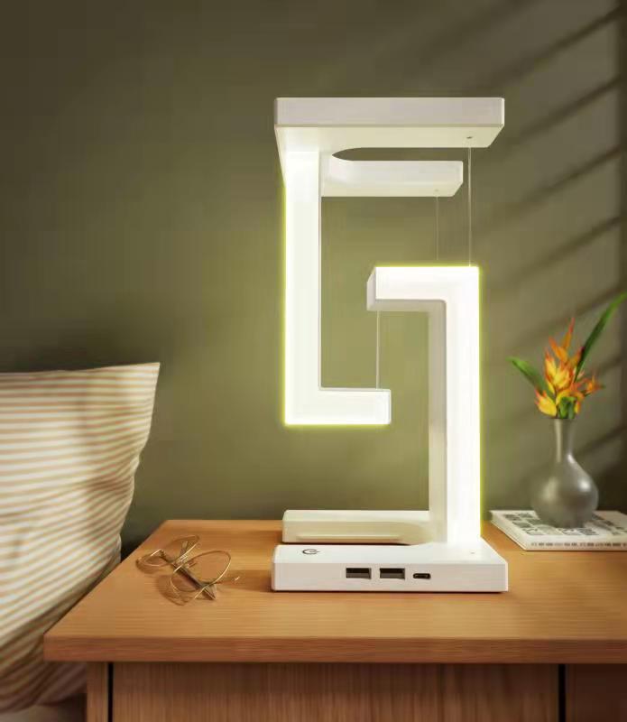 Tischlampe mit kabelloser Ladestation für Smartphone