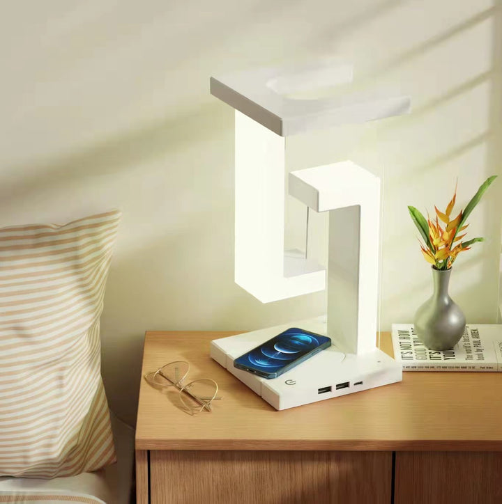 Tischlampe mit kabelloser Ladestation für Smartphone